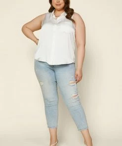 SKIES ARE BLUE Plus Size - Sleeveless Button Down Top