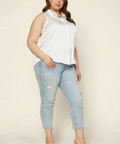 SKIES ARE BLUE Plus Size - Sleeveless Button Down Top