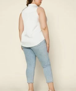SKIES ARE BLUE Plus Size - Sleeveless Button Down Top