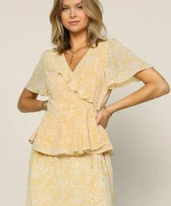 SKIES ARE BLUE Floral Ruffled Wrap Top New In Clothing