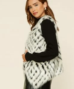 SKIES ARE BLUE Charlotte Shaggy Faux Fur Vest