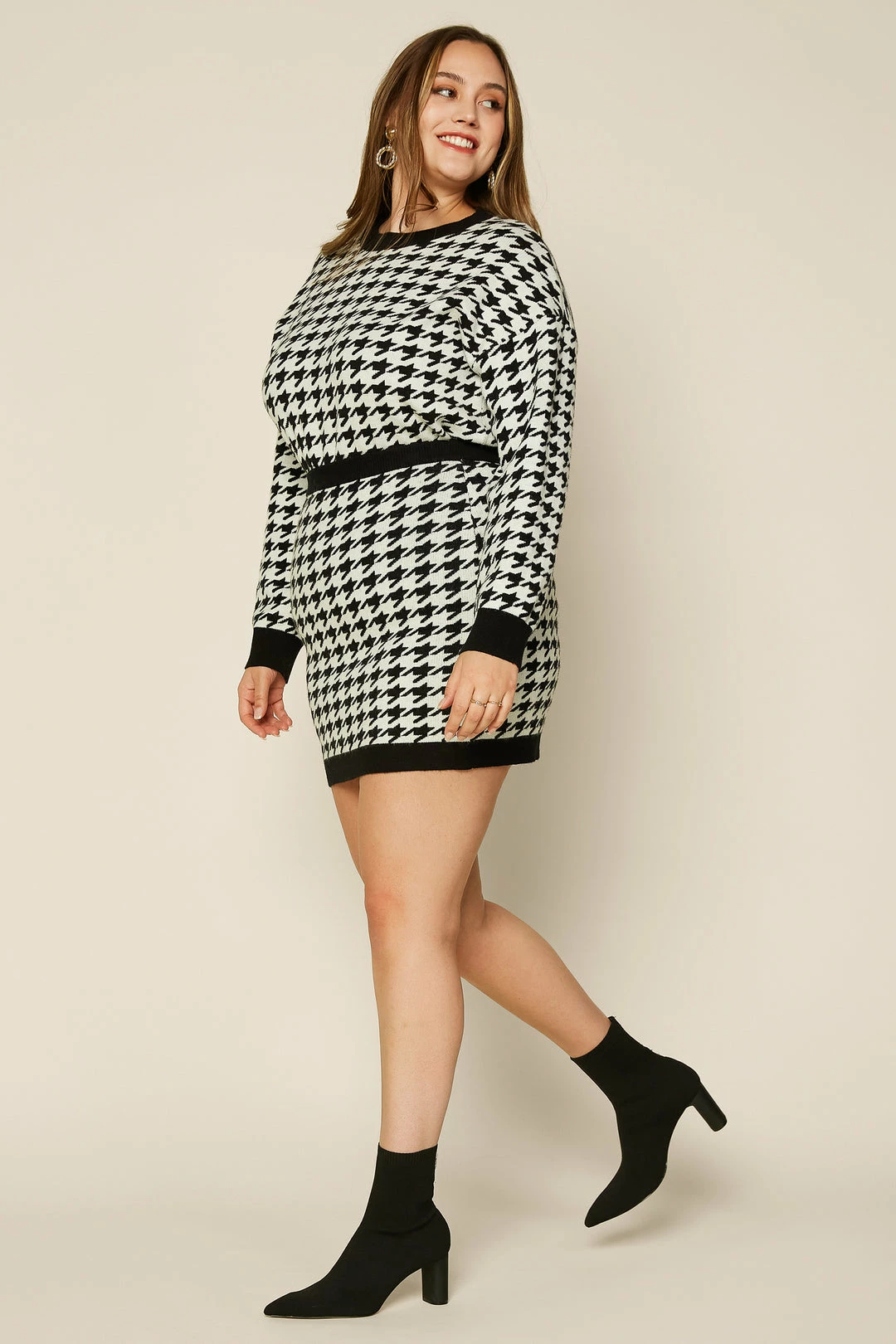 SKIES ARE BLUE Plus Size - Houndstooth Knit Skirt Clothing 4 SKIES ARE BLUE Plus Size - Houndstooth Knit Skirt Clothing
