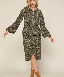 SKIES ARE BLUE Ditsy Floral Smocked Top 7 SKIES ARE BLUE Ditsy Floral Smocked Top