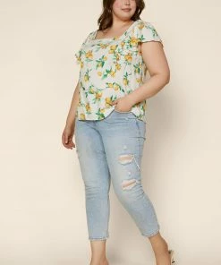 SKIES ARE BLUE New In Plus Size Plus Size - Lemon Print Ruffled Top 8 SKIES ARE BLUE New In Plus Size Plus Size - Lemon Print Ruffled Top