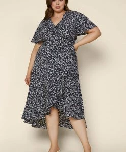 SKIES ARE BLUE Plus Size - Floral Ruffled Wrap Dress