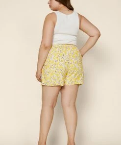 SKIES ARE BLUE Plus Size - Floral Print Shorts 11 SKIES ARE BLUE Plus Size - Floral Print Shorts