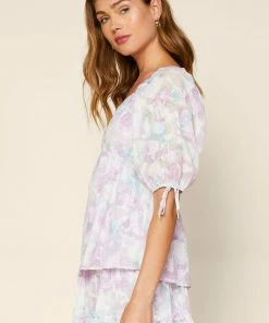 SKIES ARE BLUE Floral Sweetheart Neckline Top