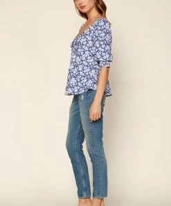 SKIES ARE BLUE Jordyn Floral Top