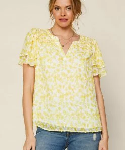 SKIES ARE BLUE Sweet Floral Ruffled Top