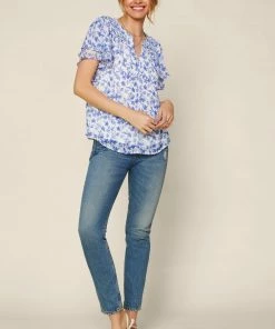SKIES ARE BLUE Sweet Floral Ruffled Top