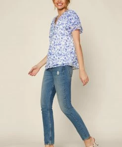 SKIES ARE BLUE Sweet Floral Ruffled Top