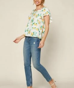 SKIES ARE BLUE Lemon Print Ruffled Top