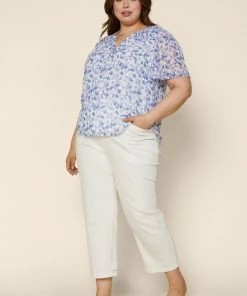 SKIES ARE BLUE New In Plus Size Plus Size - Sweet Floral Ruffled Top