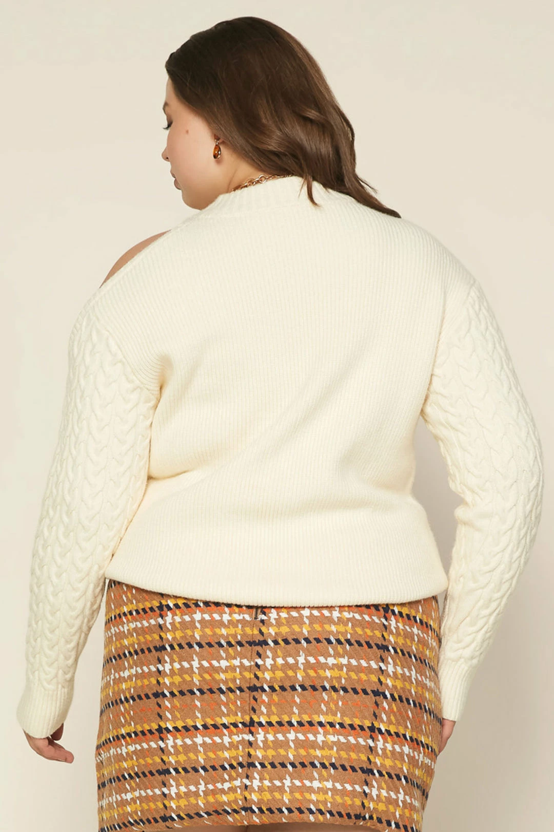 SKIES ARE BLUE Plus Size - Layla Cutout Shoulder Sweater 5 SKIES ARE BLUE Plus Size - Layla Cutout Shoulder Sweater