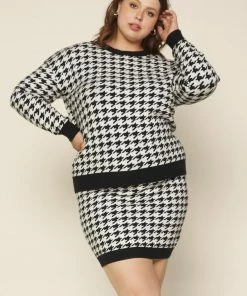 SKIES ARE BLUE Clothing Plus Size - Houndstooth Pullover Sweater