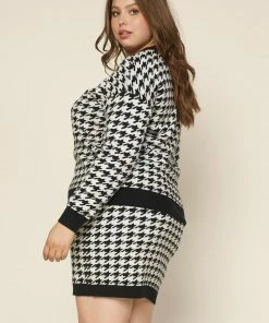 SKIES ARE BLUE Clothing Plus Size - Houndstooth Pullover Sweater